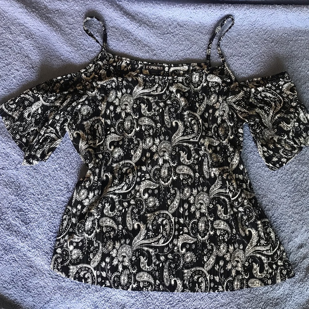 Cold shoulder top